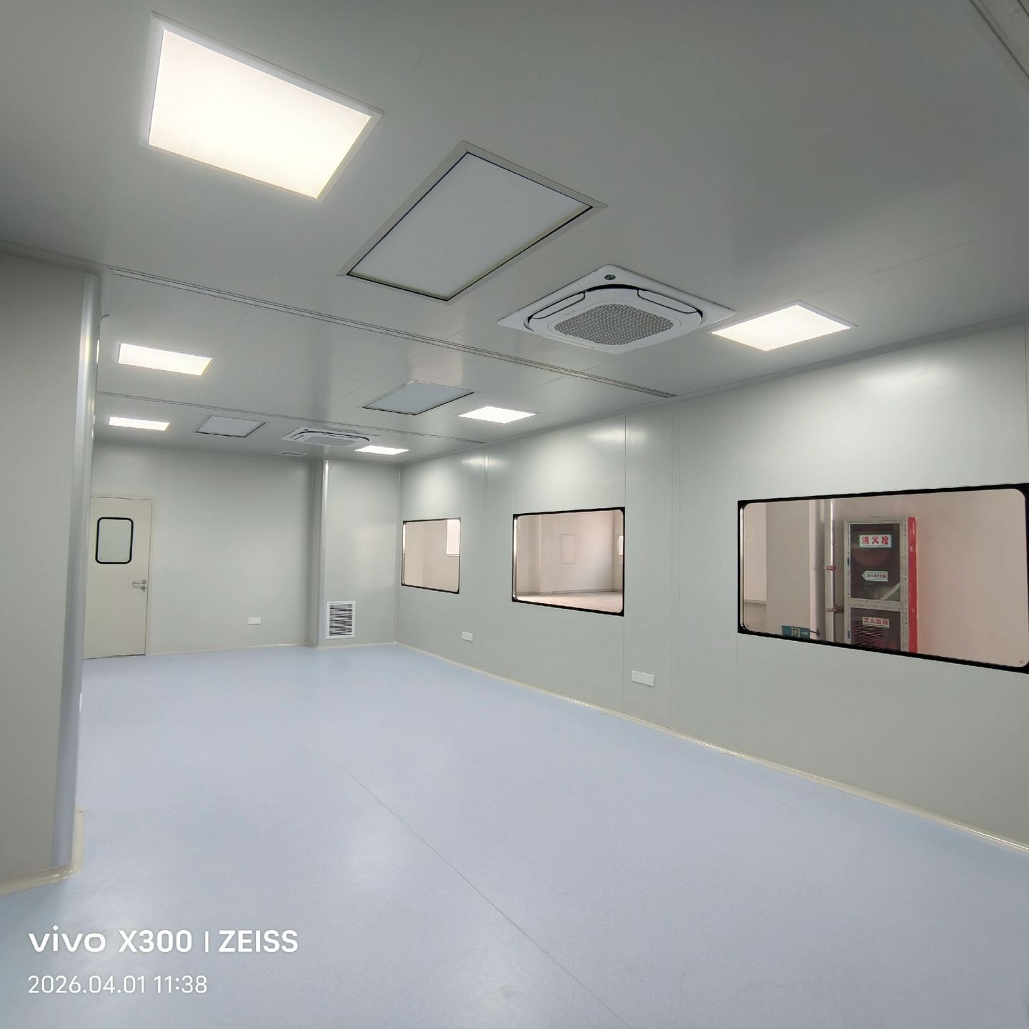 洁净室：高精度生产环境的基石